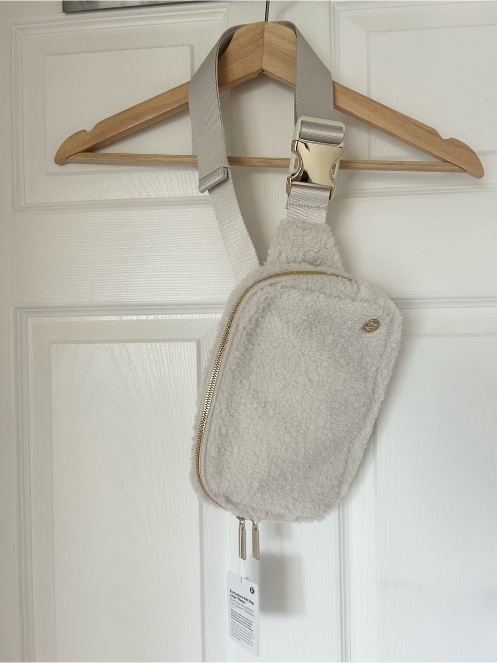 NWT Lululemon Everywhere Belt Bag - Large - Fleece - White/Gold